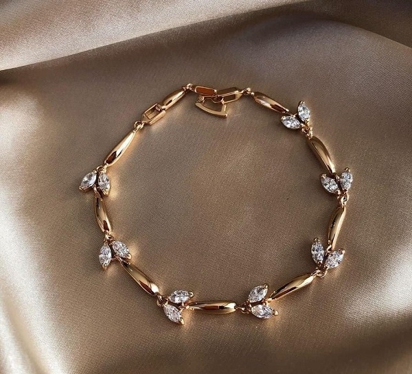 Leaf Bracelet - Stylish Gold Bracelet Designs