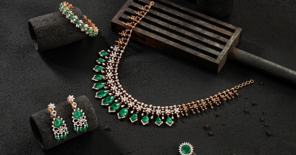 Elegant Emerald Diamond Set